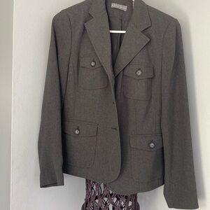 Kate Hill blazer size 4🍍
Pit to pit 19”
Length 24”
CR173